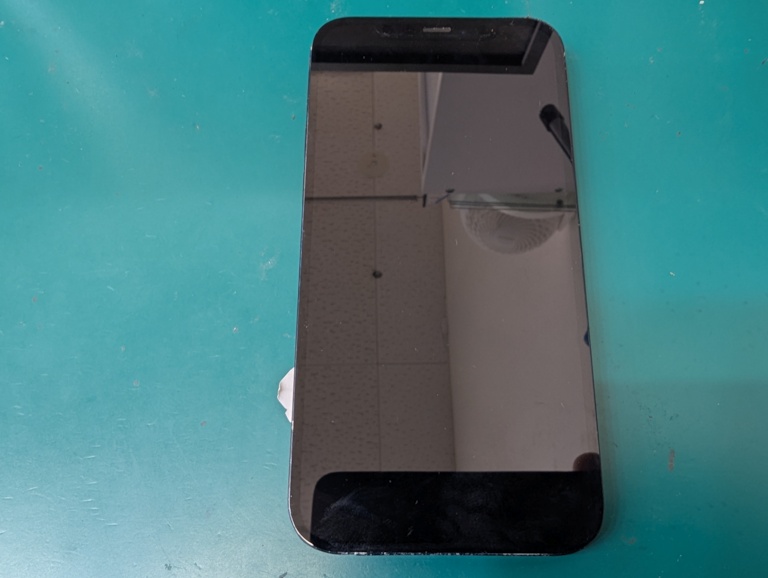 iPhone 12の液晶画面交換を行いました！｜作業時間90分・安心の3ヶ月保証付き★スマホ修理工房高岡赤祖父店